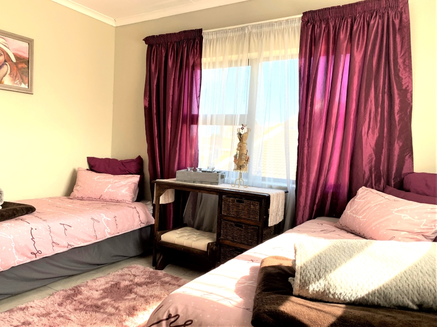 4 Bedroom Property for Sale in Wavecrest Eastern Cape